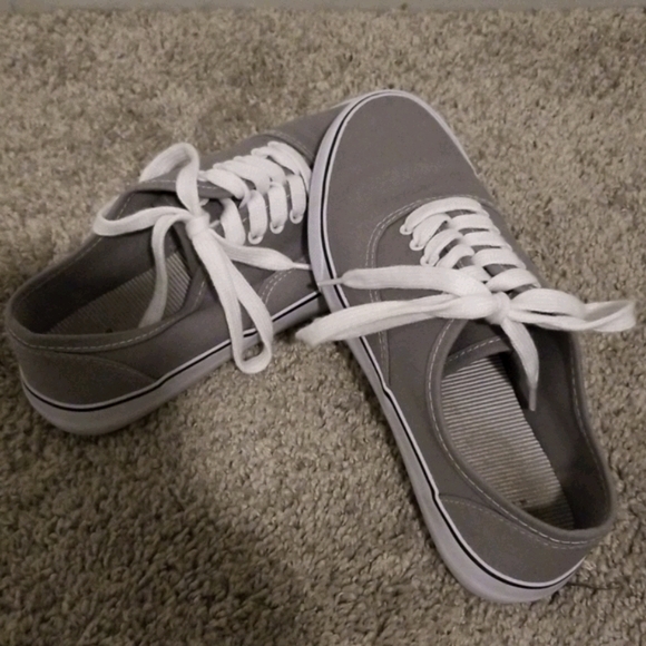 Converse style shoe - Picture 2 of 2